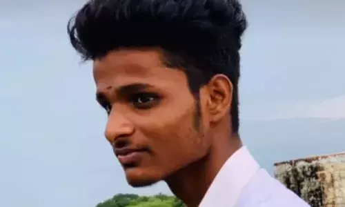 திருச்சி திருவெறும்பூரில் பள்ளி மாணவன் தற்கொலை: போலீசார் விசாரணை திருச்சி திருவெறும்பூரில் பள்ளி மாணவன் தற்கொலை: போலீசார் விசாரணை