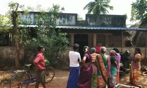 விருதாச்சலம் அருகே விவசாயி வீட்டில் 110 பவுன் நகைகள் திருட்டு விருதாச்சலம் அருகே விவசாயி வீட்டில் 110 பவுன் நகைகள் திருட்டு