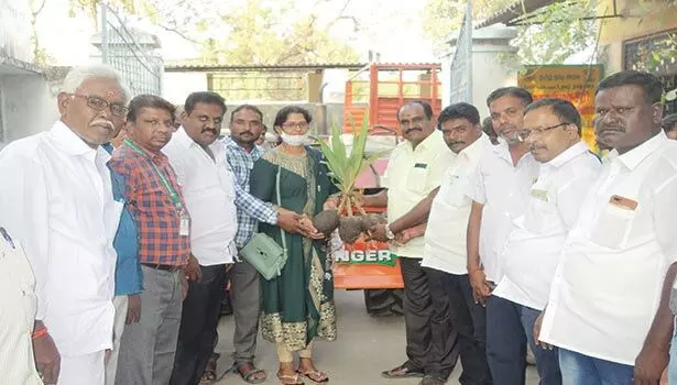 குடியாத்தத்தில் விவசாயிகளுக்கு மானிய விலையில் வேளாண் உபகரணம் வினியோகம் குடியாத்தத்தில் விவசாயிகளுக்கு மானிய விலையில் வேளாண் உபகரணம் வினியோகம்