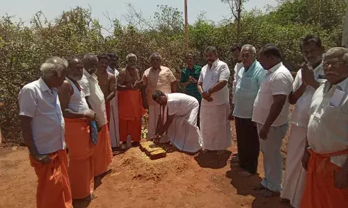 தண்ணீர் தொட்டி அமைக்க அடிகல் நாட்டிய எம்எல்ஏ