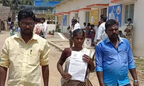 மயிலாடுதுறை அருகே சொத்துக்காக பெரியம்மா கடத்தப்பட்டதாக  பெண் புகார்
