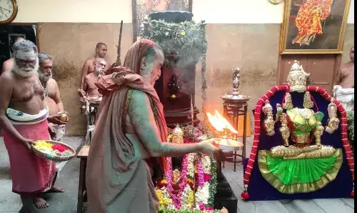 காஞ்சி ஸ்ரீ காமாட்சி அம்மனுக்கு ரூ. 5 கோடி மதிப்பிலான தங்கக்கவசம்