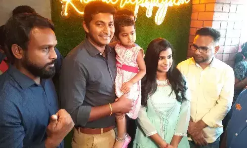 சிகிச்சைக்கு உதவிய பாடகி   ஷிவாங்கிக்கு    நேரில் நன்றி தெரிவித்த பெற்றோர்