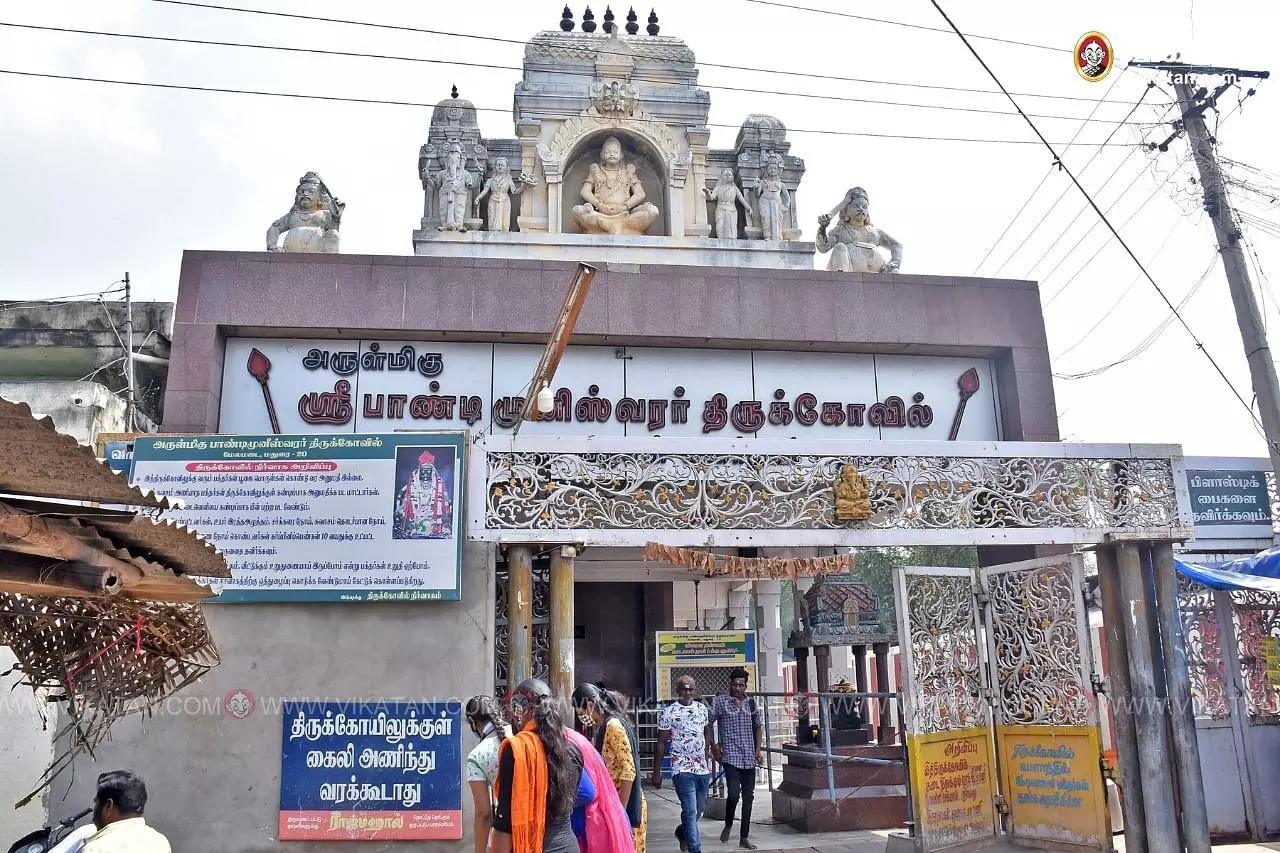 மதுரை பாண்டி கோவில் அருகே தூண்கள் உடைந்த நிலையில் கிடப்பதால் பரபரப்பு மதுரை பாண்டி கோவில் அருகே தூண்கள் உடைந்த நிலையில் கிடப்பதால் பரபரப்பு