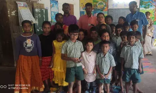 களக்காடு ஒன்றியத்தில் பாஜகவினர் இனிப்பு வழங்கி கொண்டாட்டம்