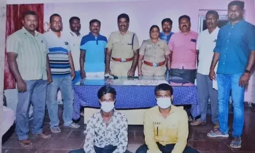 திருடுபோன  தங்க நகை 48 மணி நேரத்தில் மீட்டு குற்றவாளிகளை கைது செய்த போலீஸார்