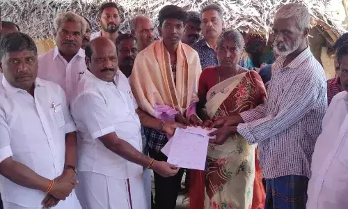 பந்தநல்லூர் அருகே மருத்துவக் கல்லூரி மாணவருக்கு நிதிஉதவி