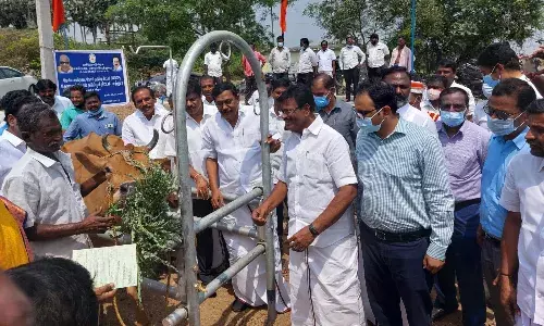 கீழ்முதலம்பேடு ஊராட்சியில் சிறப்பு கால்நடை முகாம்: அமைச்சர் பங்கேற்பு