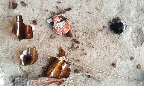 கடனாக மது வழங்க மறுத்த டாஸ்மாக் கடை ஊழியர்கள் மீது தாக்குதல்