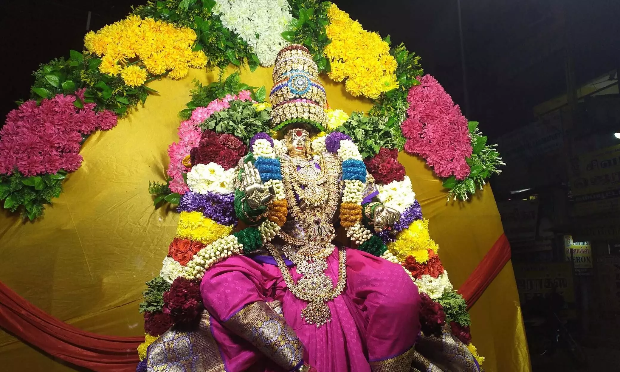 குமாரபாளையத்தில் காளியம்மன் திருவிழாவையொட்டி அம்மன் திருவீதியுலா குமாரபாளையத்தில் காளியம்மன் திருவிழாவையொட்டி அம்மன் திருவீதியுலா