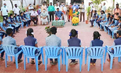 விடாமுயற்சியுடன் செயல்பட்டால் வெற்றி எளிது: கலெக்டர் மோகன்