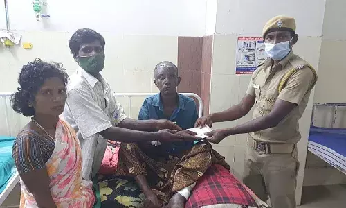 பர்கூரில் கரடி தாக்கியதால்  பாதிப்பு: ரூ.20 ஆயிரம் நிதி