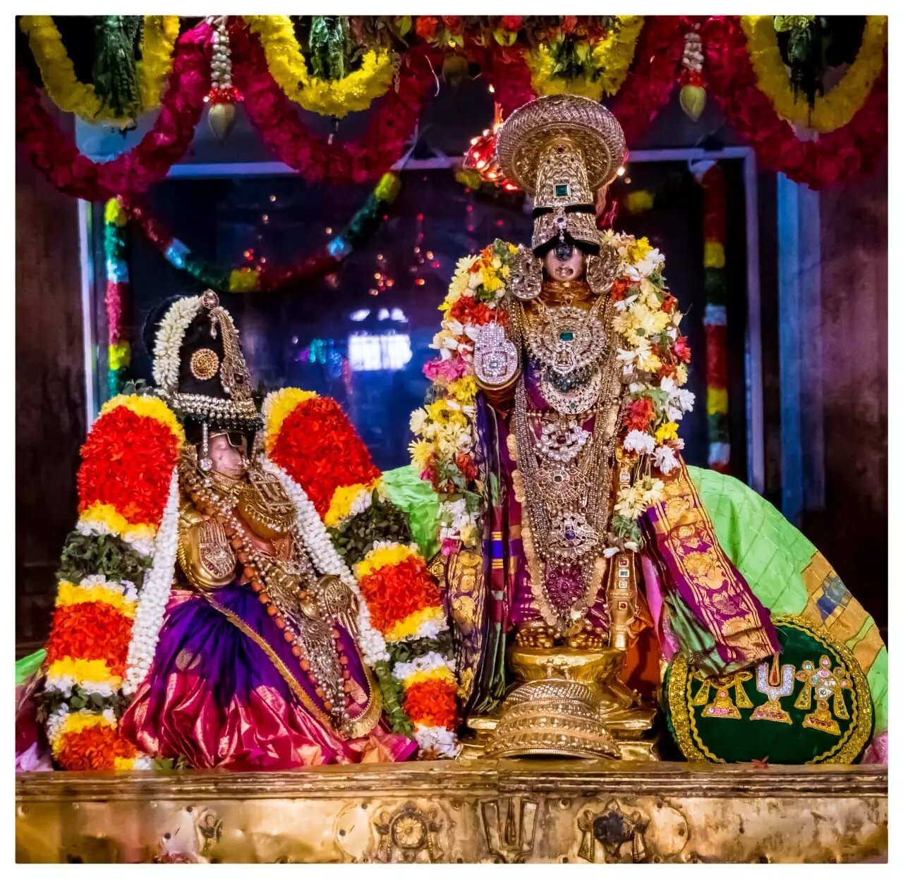 ஸ்ரீரங்கம் ரங்கநாதர் கோயிலில் நம்பெருமாள்- தாயார் சேர்த்தி சேவை ஸ்ரீரங்கம் ரங்கநாதர் கோயிலில் நம்பெருமாள்- தாயார் சேர்த்தி சேவை