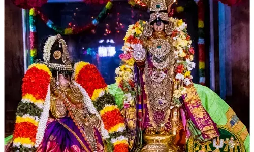 ஸ்ரீரங்கம் ரங்கநாதர் கோயிலில் நம்பெருமாள்- தாயார் சேர்த்தி சேவை