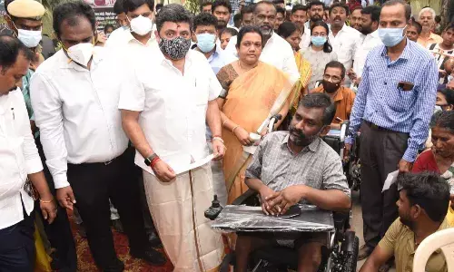 மதுரை நகரில் பல்வேறு நலத்திட்ட உதவி: அமைச்சர் வழங்கல்