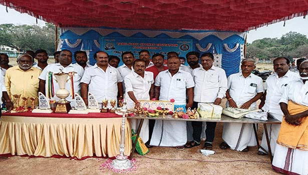 ஆரணியில் சிலம்ப போட்டியில் வெற்றி பெற்றவர்களுக்கு பரிசு ஆரணியில் சிலம்ப போட்டியில் வெற்றி பெற்றவர்களுக்கு பரிசு