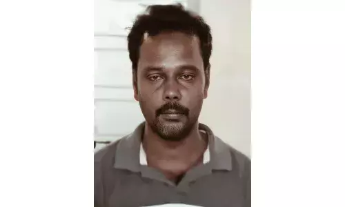கோபிசெட்டிபாளையம் அருகே வீட்டில் பான்மசாலா பாக்கெட் பதுக்கியவர் கைது