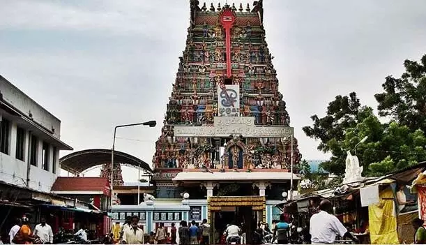 வடபழனி முருகன் கோவிலில் தரமற்ற லட்டு, முறுக்கு பிரசாதம் பறிமுதல் வடபழனி முருகன் கோவிலில் தரமற்ற லட்டு, முறுக்கு பிரசாதம் பறிமுதல்