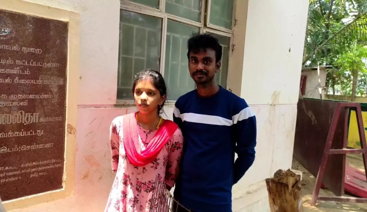 பெற்றோருக்கு பயந்து ஜெயங்கொண்டம் போலீஸ் நிலையத்தில் காதல்ஜோடி தஞ்சம் பெற்றோருக்கு பயந்து ஜெயங்கொண்டம் போலீஸ் நிலையத்தில் காதல்ஜோடி தஞ்சம்