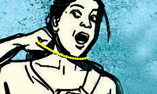 திருப்பரங்குன்றம் கோவில் தேரோட்ட விழாவில் செயின் பறிப்பு