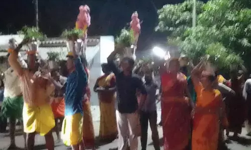 வீ. மேட்டூர் மாரியம்மன் கோவில் திருவிழா தீர்த்தக்குட ஊர்வலம்