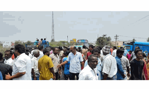 நகைக்கடன் தள்ளுபடியில் முறைகேடு நடந்ததாக கூறி பொதுமக்கள் மறியல்