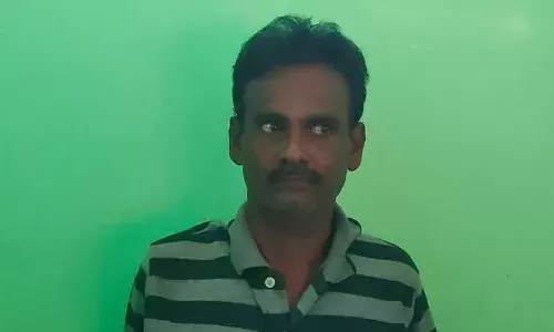மாணவர்களை மிரட்டி தகாத உறவில் ஈடுபட்ட உடற்கல்வி ஆசிரியர்  போக்சோவில் கைது