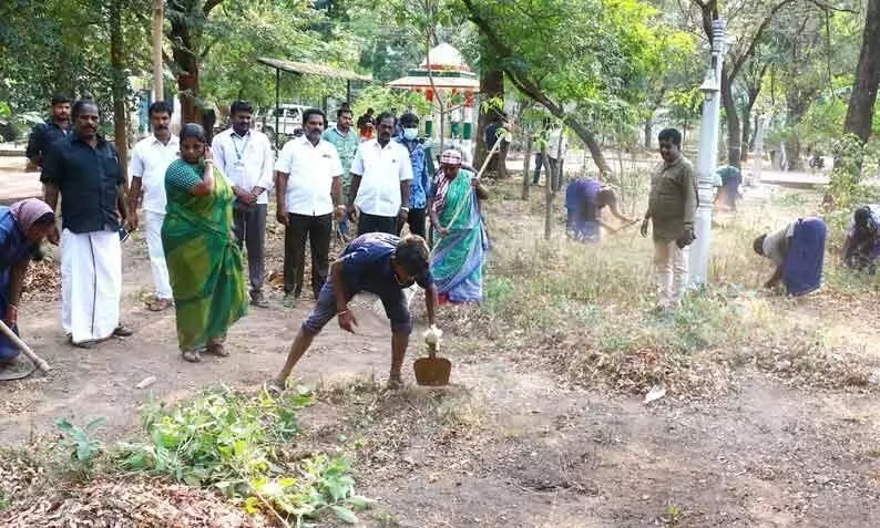 விழுப்புரம் நகராட்சி பூங்காவில் தூய்மைப்பணி நடைபெற்றது விழுப்புரம் நகராட்சி பூங்காவில் தூய்மைப்பணி நடைபெற்றது
