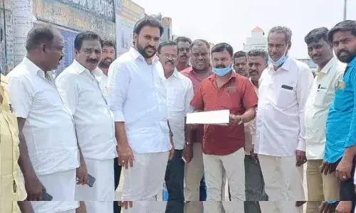 செஞ்சியில் நவீன பேருந்து நிலைய பணிகள்: பேரூராட்சி தலைவர் ஆய்வு