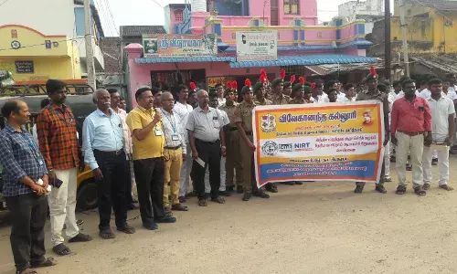 திருவேடகம் விவேகானந்தா கல்லூரிசார்பில்  காசநோய் விழிப்புணர்வு ஊர்வலம்