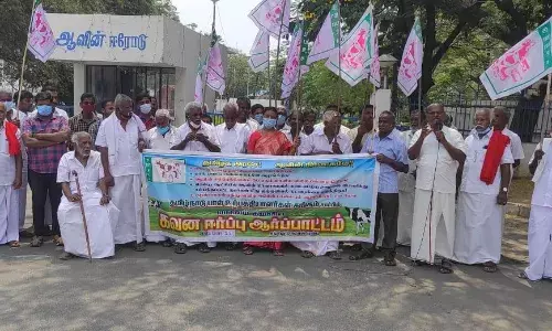 சித்தோட்டில் பால் உற்பத்தியாளர் சங்கத்தினர் ஆர்ப்பாட்டம்