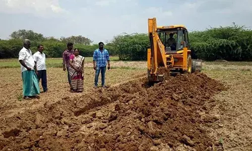 பண்ருட்டி அருகே சித்தேரி ஏரியில் ஆக்கிரமிப்பு அகற்றம்