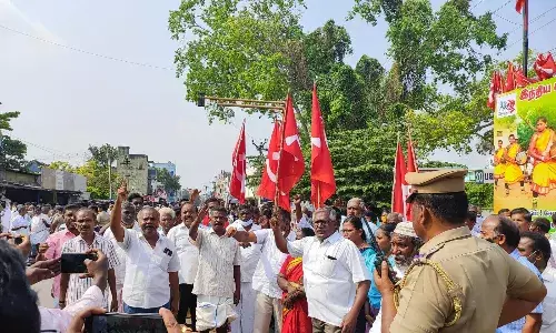 அந்தியூர்: பேரூராட்சி தலைவர் தேர்தலை புறக்கணித்து கம்யூனிஸ்ட் வெளிநடப்பு