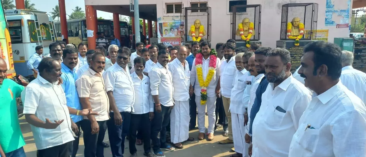 மீஞ்சூர் பேரூராட்சி துணைத்தலைவராக அலெக்சாண்டர் போட்டியின்றி தேர்வு மீஞ்சூர் பேரூராட்சி துணைத்தலைவராக அலெக்சாண்டர் போட்டியின்றி தேர்வு