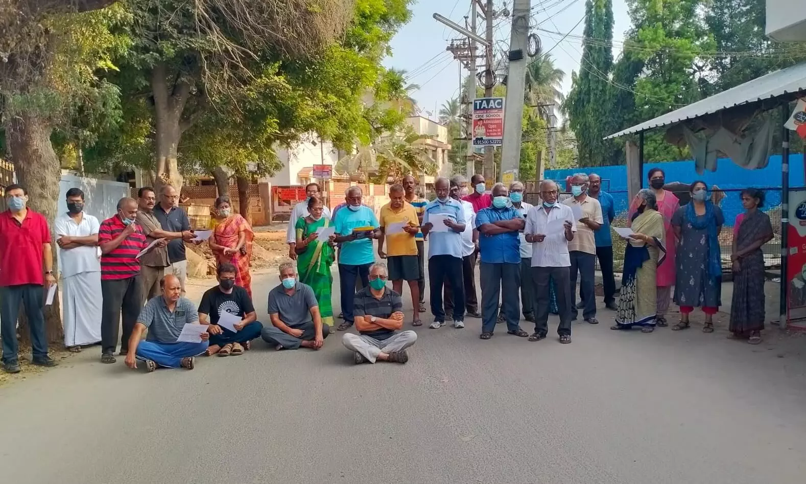 அடிப்படை வசதிகள் செய்து தரக்கோரி மதுரையில் சாலை மறியல் அடிப்படை வசதிகள் செய்து தரக்கோரி மதுரையில் சாலை மறியல்