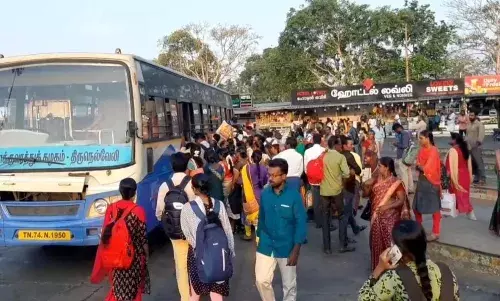 கன்னியாகுமரியில் வேலைநிறுத்த போராட்டத்தால் பயணிகள் பரிதவிப்பு