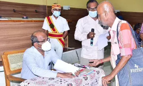 திருச்சி கலெக்டர் தலைமையில் நடந்த குறைதீர்க்கும் கூட்டத்தில் 332 மனுக்கள்