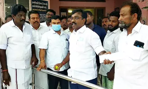 அரசு மருத்துவமனை  பேரூராட்சி சந்தையில் சோழவந்தான் எம்எல்ஏ ஆய்வு