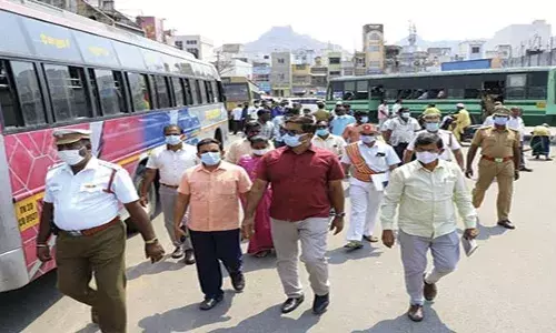 வேலூர் பழைய பேருந்து நிலையத்தில் கலெக்டர் திடீர் ஆய்வு