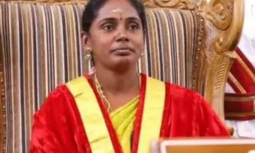 என்னமோ நடக்குது, மர்மமா இருக்குது! பட்ஜெட் புத்தகத்தில் செந்தில்பாலாஜி படம்