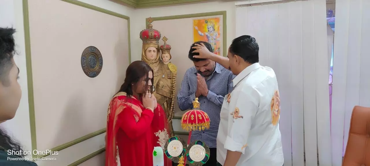 கே.டி.குஞ்சுமோனை சந்தித்து வரவேற்பு அழைப்பிதழ் வழங்கிய இயக்குநர் ஷங்கர் கே.டி.குஞ்சுமோனை சந்தித்து வரவேற்பு அழைப்பிதழ் வழங்கிய இயக்குநர் ஷங்கர்