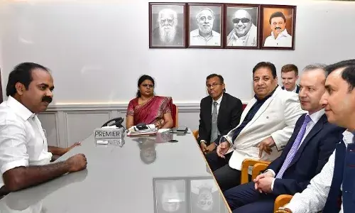 மாமல்லபுரத்தில் நடைபெறவுள்ள சர்வதேச சதுரங்க போட்டிகள்  குறித்து அமைச்சர் ஆலோசனை