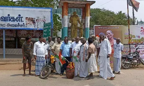 பெட்ரோல், கேஸ் விலை உயர்வு: செந்துறையில் காங்கிரசார் ஆர்ப்பாட்டம்