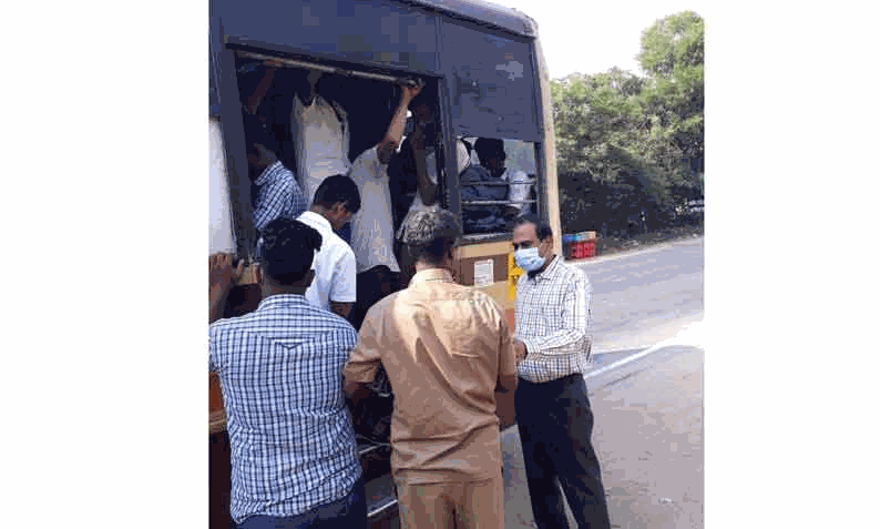 அரசு, தனியார் பஸ்களில் அதிகாரிகள் திடீர் ஆய்வு அரசு, தனியார் பஸ்களில் அதிகாரிகள் திடீர் ஆய்வு