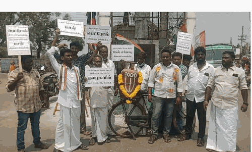 பெட்ரோல் கேஸ் விலை உ.யர்வைக்கண்டித்து காங்கிரஸ் கட்சியினர் நூதன ஆர்ப்பாட்டம்