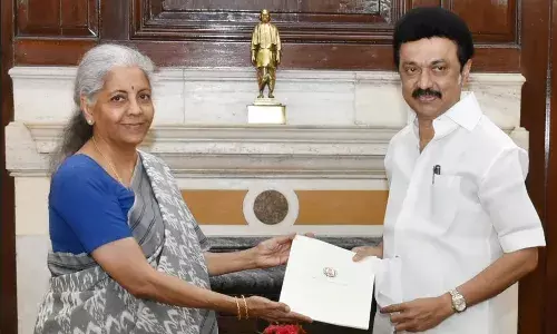 மாநிலத்தின் வருவாய் பெருமளவில் பாதிக்கப்பட்டுள்ளது மத்திய நிதிஅமைச்சரிடம் முதல்வர் கோரிக்கை