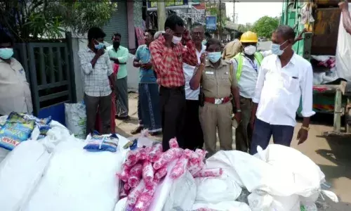 தஞ்சையில் தடைசெய்யப்பட்ட 10 டன் பிளாஸ்டிக் பொருட்கள் பறிமுதல்