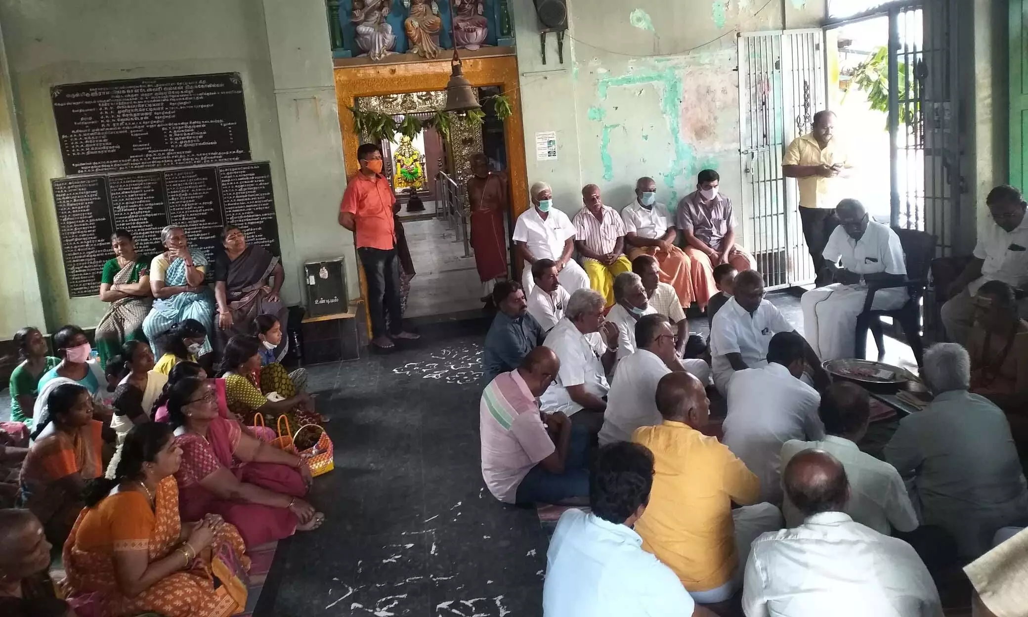 யுகாதியையொட்டி குமாரபாளையம் சவுண்டம்மன் கோவிலில் பஞ்சாங்கம் படிக்கும் நிகழ்வு யுகாதியையொட்டி குமாரபாளையம் சவுண்டம்மன் கோவிலில் பஞ்சாங்கம் படிக்கும் நிகழ்வு