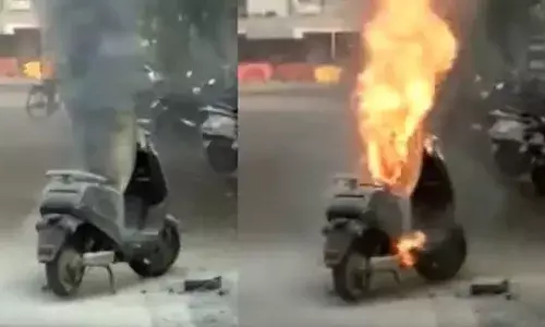 தீப்பற்றி எரியும் எலக்ட்ரிக் ஸ்கூட்டர்கள்: காரணம் என்ன?