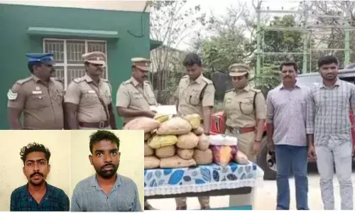 கும்மிடிப்பூண்டி அருகே சொகுசு காரில் கடத்திய 33 கிலோ கஞ்சா பறிமுதல்: இருவர் கைது கும்மிடிப்பூண்டி அருகே சொகுசு காரில் கடத்திய 33 கிலோ கஞ்சா பறிமுதல்: இருவர் கைது